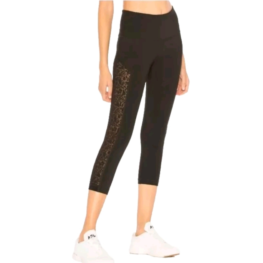 VIMMIA Attitude Capri Leggings in black size XS